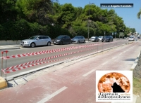 entrata del luogo dove si svogerà il concerto, lavori per agevolare le uscite.