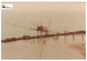 Fossacesia, ricostruzione di un antico trabocco sulla costa.