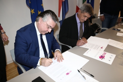 Teodoro firma