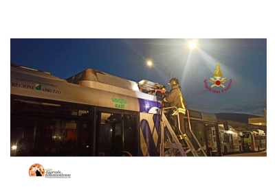 Pescara, a fuoco bus TUA