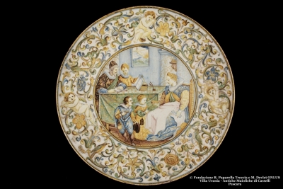 Museo Paparella, il mattino e una nobildonna che cuce nella maiolica del mese