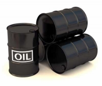 Crolla prezzo petrolio, ma benzina e gasolio ancora fermi in alto