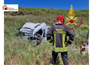 Città’ Sant’Angelo autocarro frigorifero finisce in una scarpata