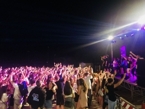 Pescara. Tantissimi giovani hanno riempito l’Arena del Mare