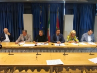 Abruzzo, nuovi centri commerciali, "danni per commercio urbano"