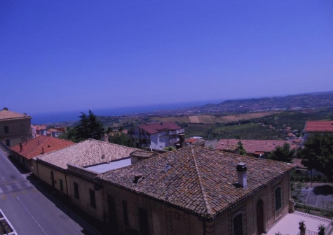 Città Sant'Angelo, Carabinieri fanno brillare ordigno