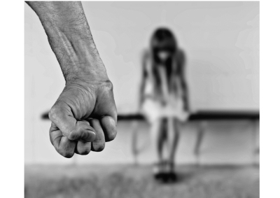 Femminicidi, due in un giorno. Combattere violenza contro le donne senza sosta.