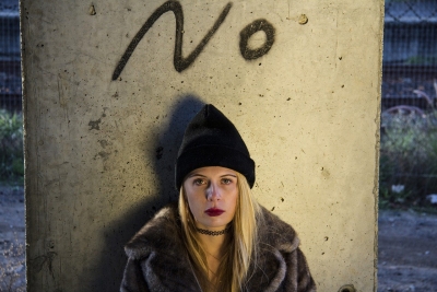 una donna che dice NO alla violenza