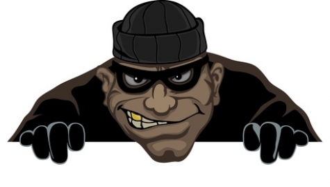 Rubano spiccioli dal distributore bevande all'Agenzia delle entrate