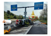 Incidente sulla SS 714 svincolo Pescara sud: uomo estratto dalle lamiere.