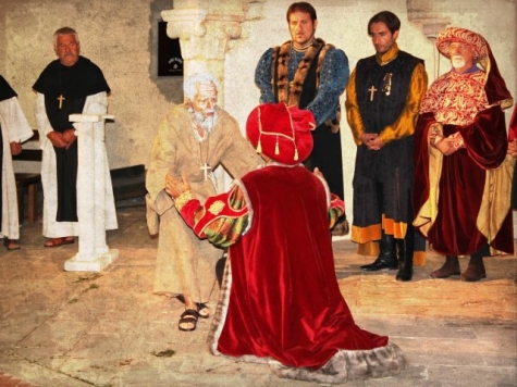 Sulmona. “Rievocazione ‘Consegna Decreto di Nomina Pontificia’ a Pietro da Morrone”.