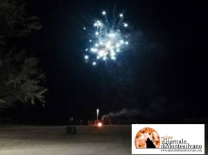 un bel falò che fa estate e divertimento a Montesilvano