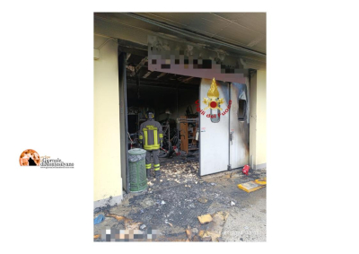 Montesilvano, incendio in via Verrotti in un locale di biciclette.