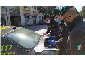 Pescara/Covid. 22 multe in bar e circolo ricreativo dove giocavano a carte.