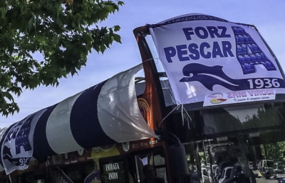 Pullma scoperto per festeggiare con i tifosi