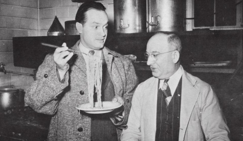 Il comico Bob Hope, icona amercana, con l'abruzzese Presutti 