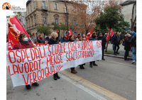 Pescara/sciopero. In centinaia in piazza Alessandrini contro la manovra