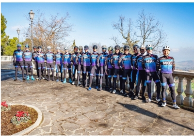 Mountain bike e strada, pedalare per divertirsi: ecco la nuova MKG Cycling Team