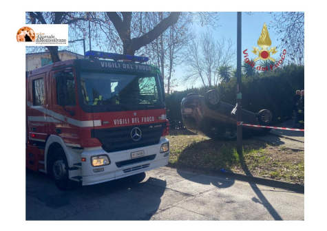 Pescara, macchina si ribalta a Colle Innamorati.