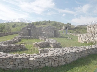 sentiero delle capanne in pietra a secco
