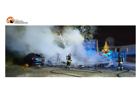 Montesilvano, incendio autovetture in via Salvemini.