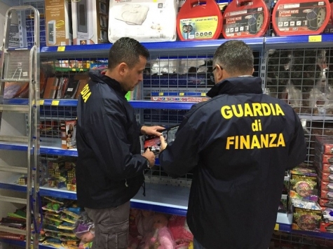 Pescara, 120mila giocattoli sequestrati, non avevano indicazioni.