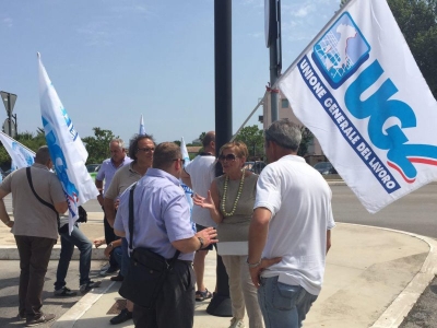 Abruzzo/ protesta Tua. “D’Alfonso e la giornata autocelebrativa dentro la sede”