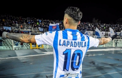 Lapadula esulta sotto la Curva Nord