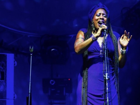 Durga McBroom coi Paintbox al porto turistico di Pescara