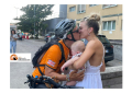 Pescara. L’arrivo in bicicletta all'Ospedale di Billy Walmsley da Preston