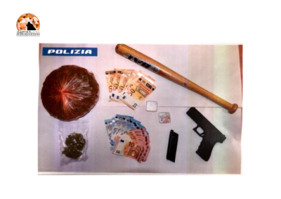 L'Aquila, fermato con droga, arma e oggetto atto a offendere: agli arresti domiciliari