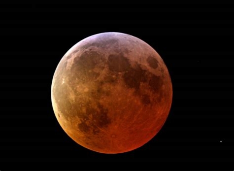 Pescara. Eclissi di Luna al colle Telegrafo