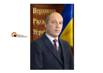 Ucraina, ex presidente Parlamento Parubiy colpito da finto rider: arrestata una persona