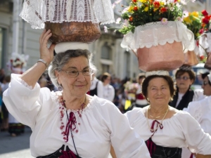 tipico abbigliamento tradizionale per Il Dono