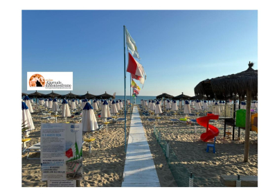 Abruzzo/balneari, grande partecipazione alla manifestazione ombrelloni chiusi un'ora.
