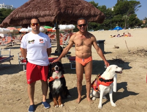 Montesilvano. Mare sicuro con la Scuola Italiana Cani di Salvataggio