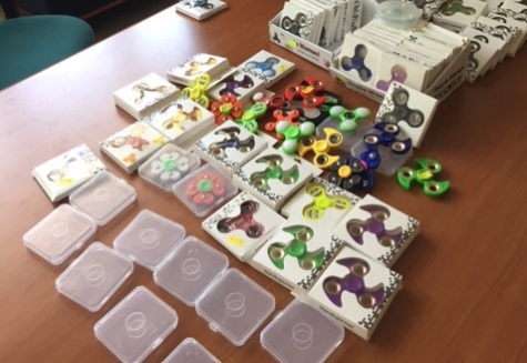 Pescara/contraffazione. 2.500 fidget spinner sequestrati