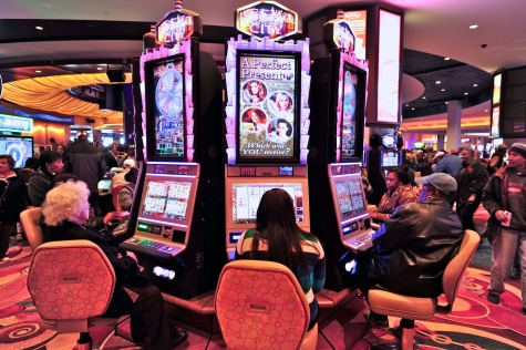 Gioco azzardo, "perdo, ma non smetto".  I perchè della dipendenza