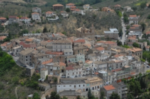 Collecorvino, presto i lavori sulla strada che porta al centro storico