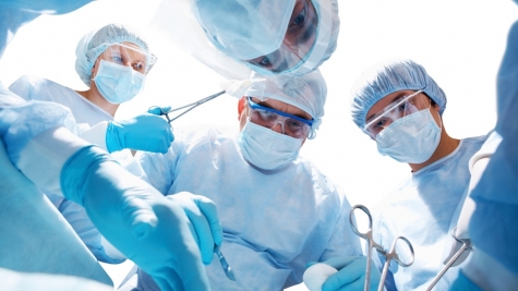 Sanità, budget stretto e ''i bisturi in Italia non tagliano più''