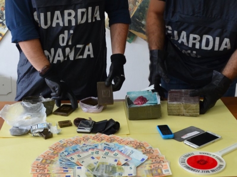 Pescara: sequestrati oltre 1,5 kg di cocaina e hashish in una sala Bingo.
