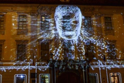 Pescara, spettacolo di luce con il videomapping a Piazza Salotto