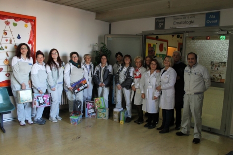 Pescara. La Befana porta regali ai bambini di Oncoematologia pediatrica