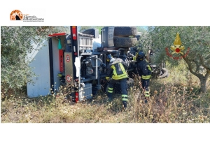 Città Sant'Angelo. Incidente stradale, si rovescia autocisterna per trasporto di gas propano liquido