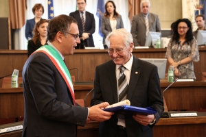 Cittadnanza onoraria al ricercatore premiato in Svezia