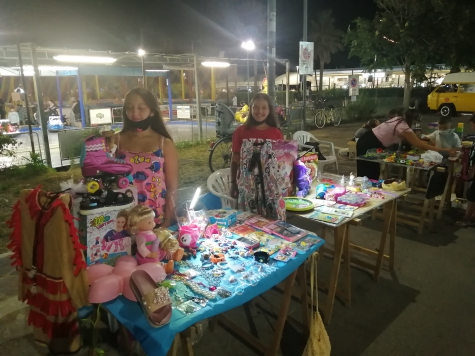 Montesilvano. Il Mercatino dei Bambini Via Strasburgo, una lunga fila di banchetti.