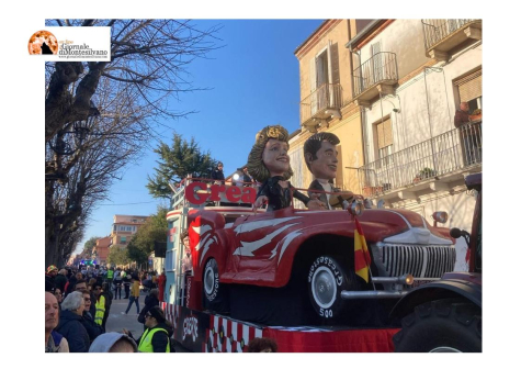 Carnevale giuliese, oltre 1200 figuranti al seguito, hanno dato inizio all’evento sfilando in centro storico.
