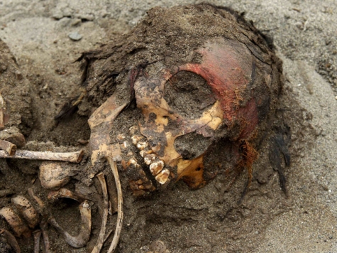 Perù, scheletri di bambini del XV sec.: fu un sacrificio per placare El Nino