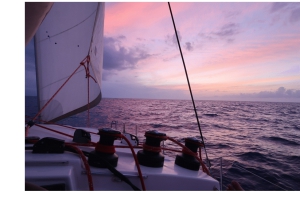 Pescara, Catamarano affonda al largo della costa. Salvataggio dello skipper.