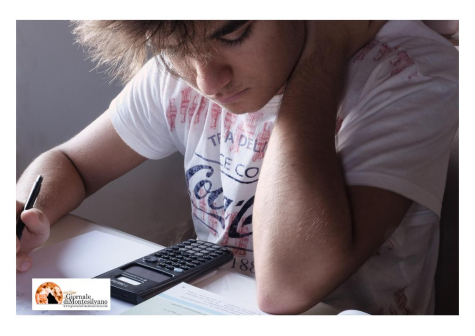 Rimini, spruzzano spray urticante a scuola per saltare il compito in classe